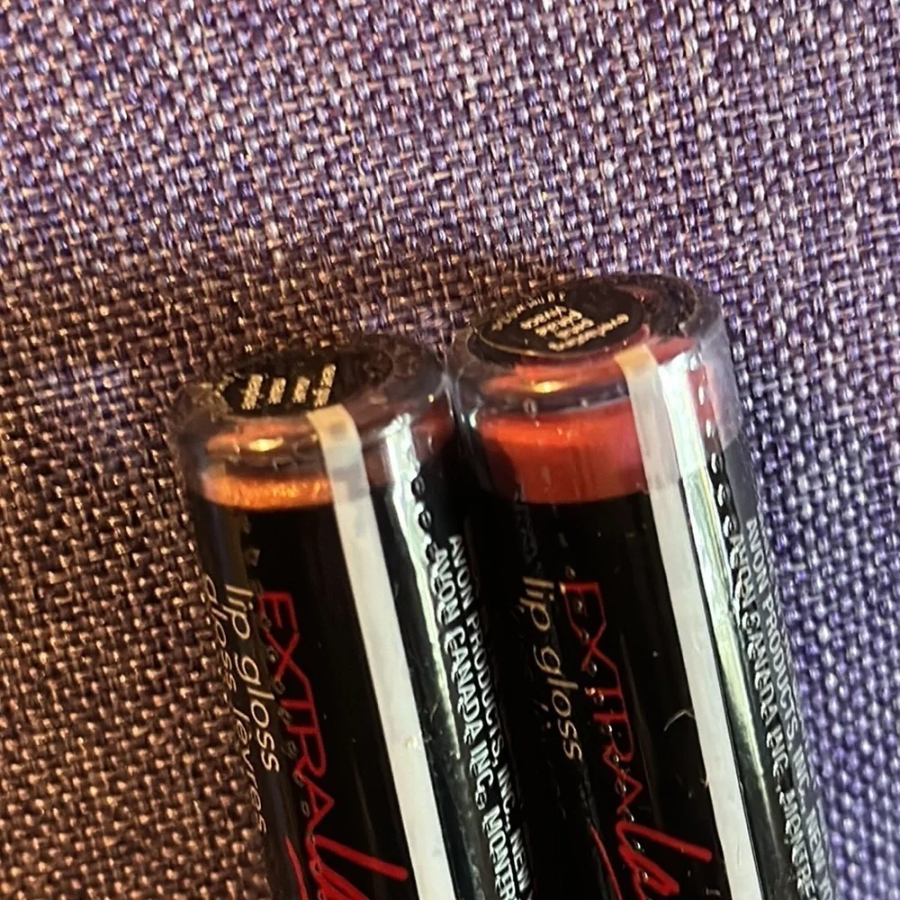 NIP Avon Set of 2 Everlasting Lip Glosses- Never Gone Mauve & Everlasting Petal